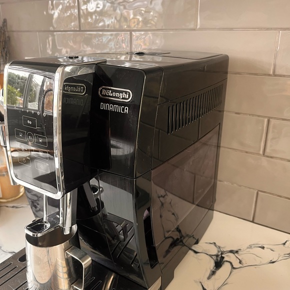 DeLonghi Dinamica Coffe Machine - Picture 4 of 8